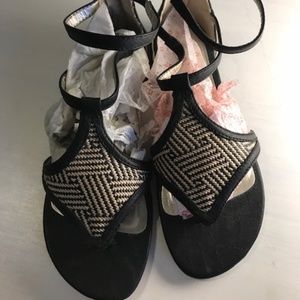 Black/Natural Colored Sandals